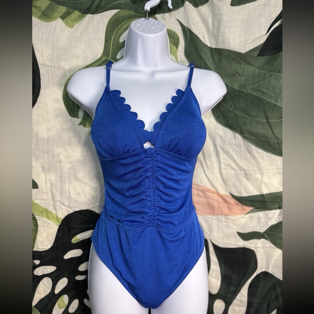 CUPSHE NWT Sz M Blue Bathing Swimsuit Scalloped Edge Scrunching One Piece